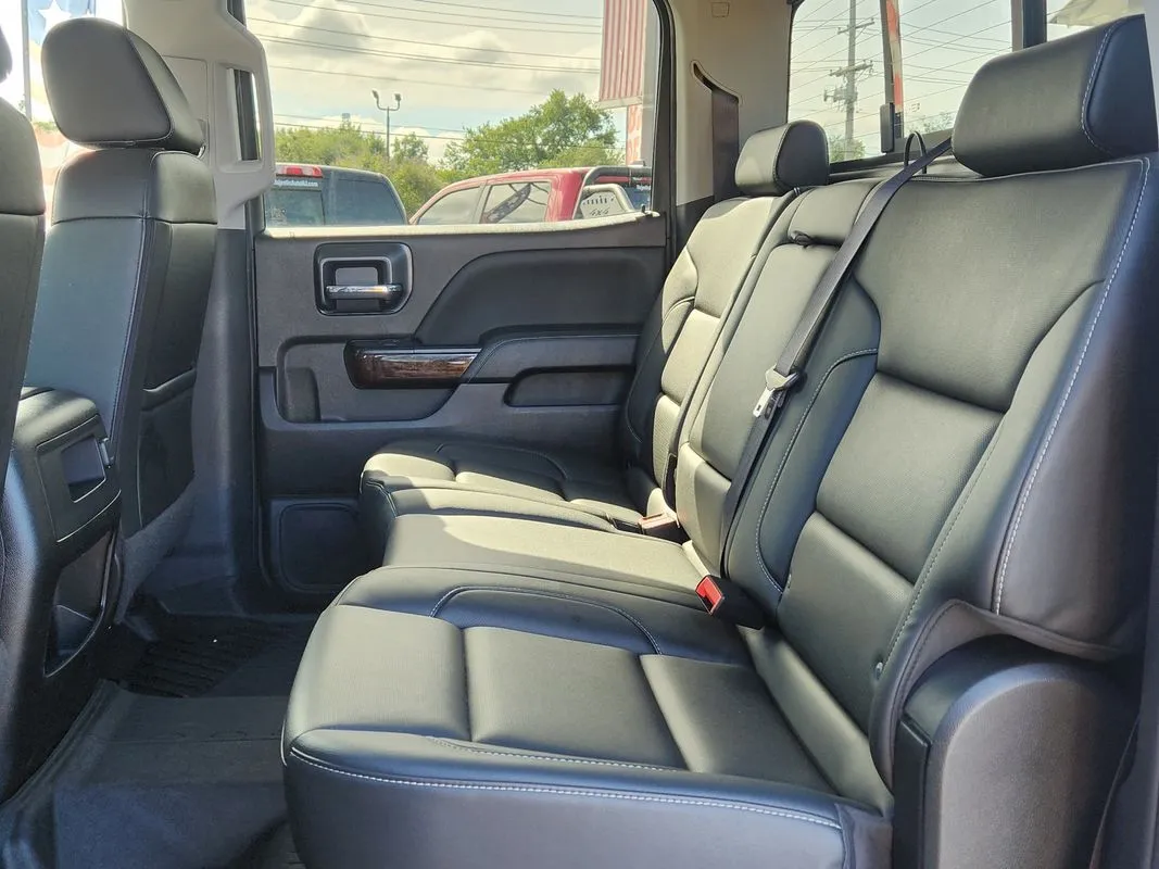 GMC Sierra photo 13