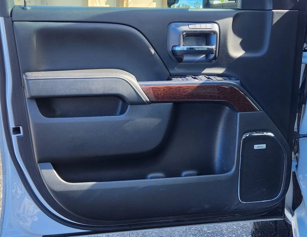 GMC Sierra photo 10