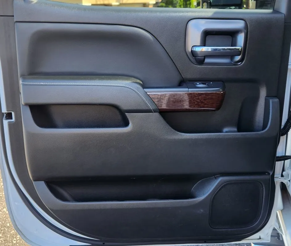 GMC Sierra photo 12