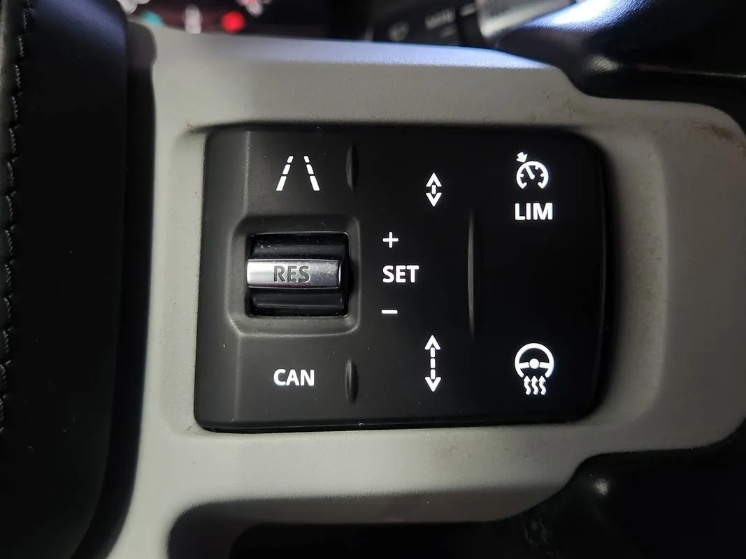 Land Rover Defender photo 19