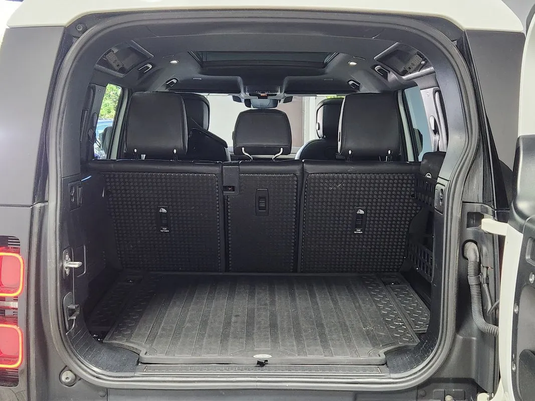 Land Rover Defender photo 14