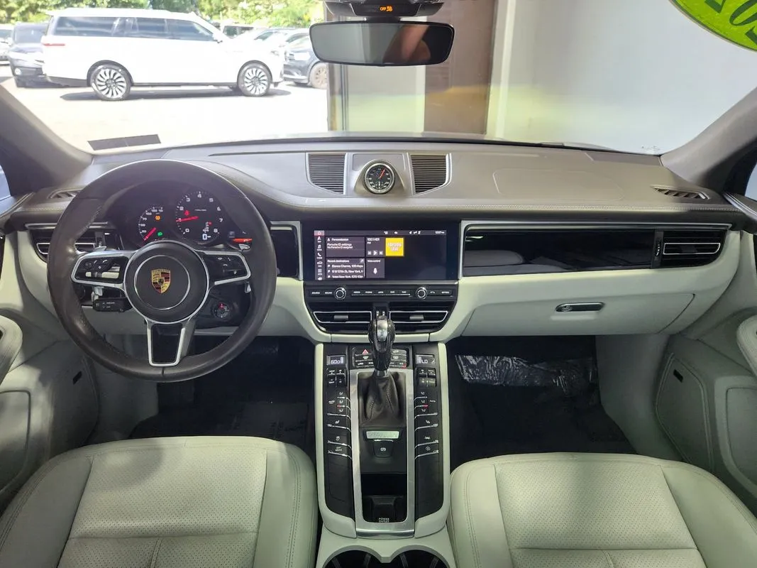 Porsche Macan photo 14