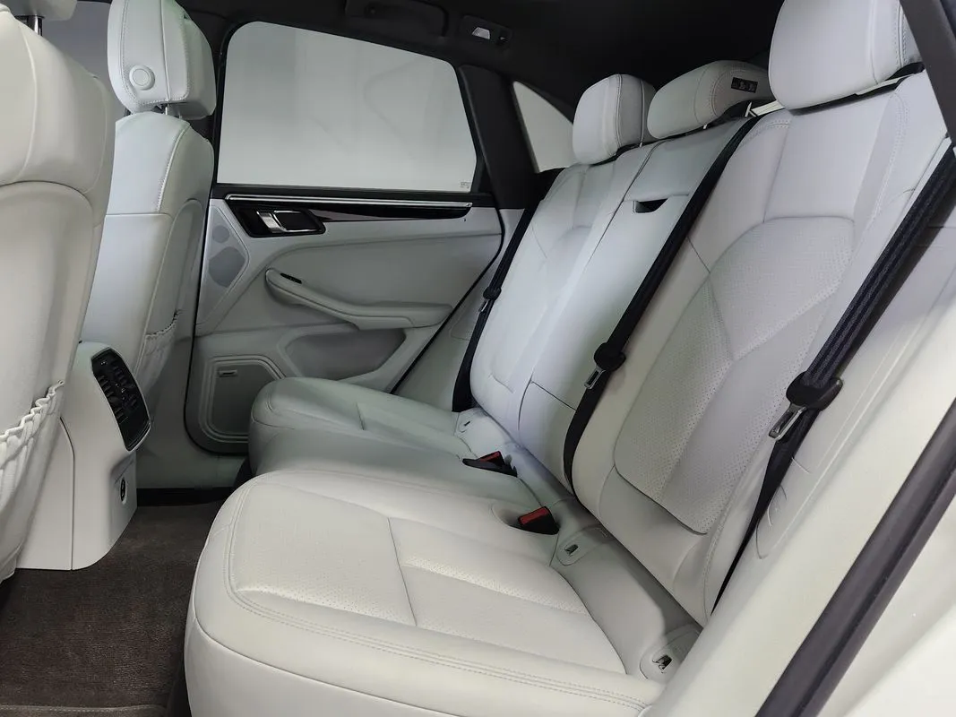 Porsche Macan photo 11