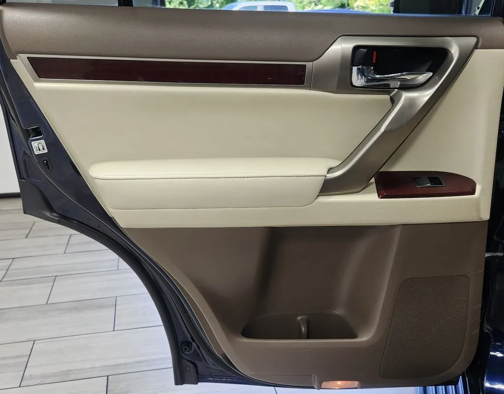 Lexus GX photo 12