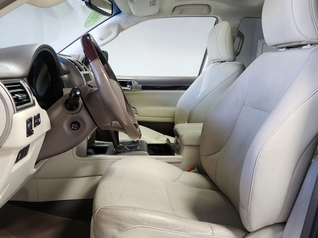 Lexus GX photo 11