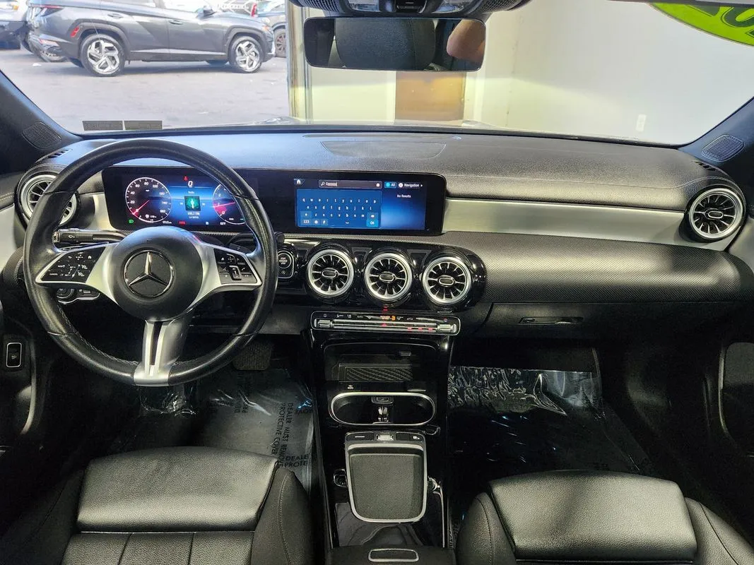 Mercedes-Benz CLA 250 photo 16