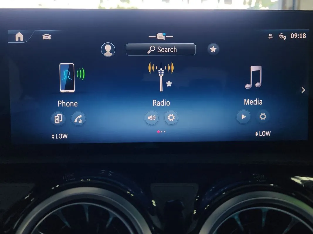 Mercedes-Benz CLA 250 photo 21