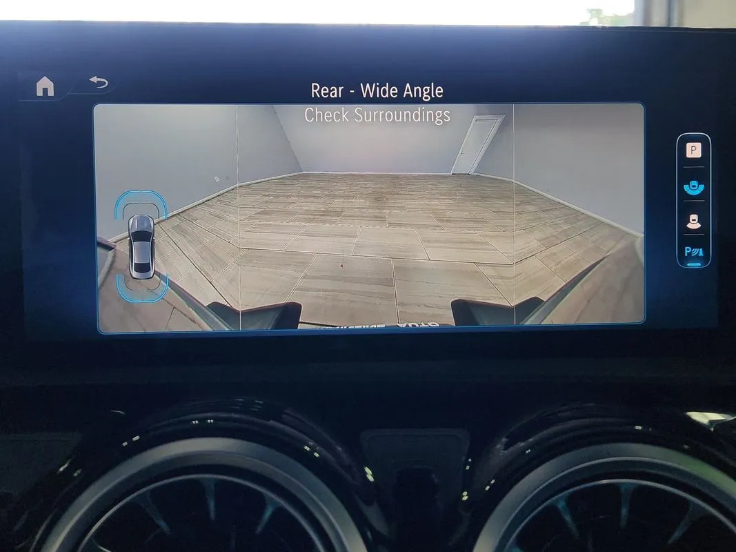 Mercedes-Benz CLA 250 photo 25