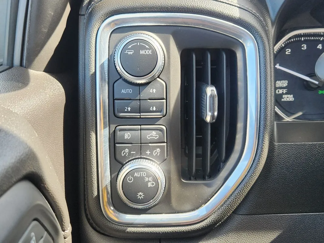 GMC Sierra photo 17