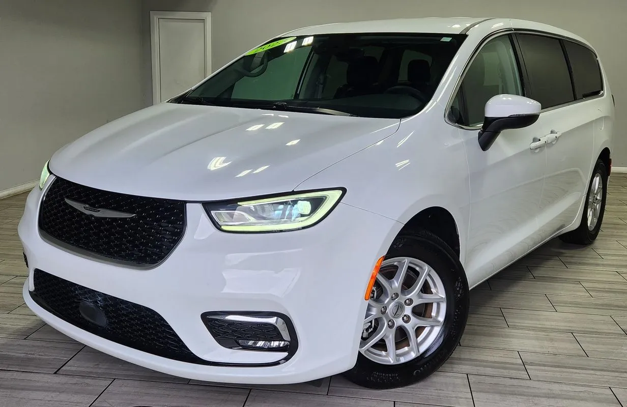 2023 Chrysler Pacifica Touring L for sale in Philadelphia, PA