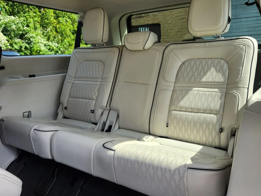 Lincoln Navigator photo 14