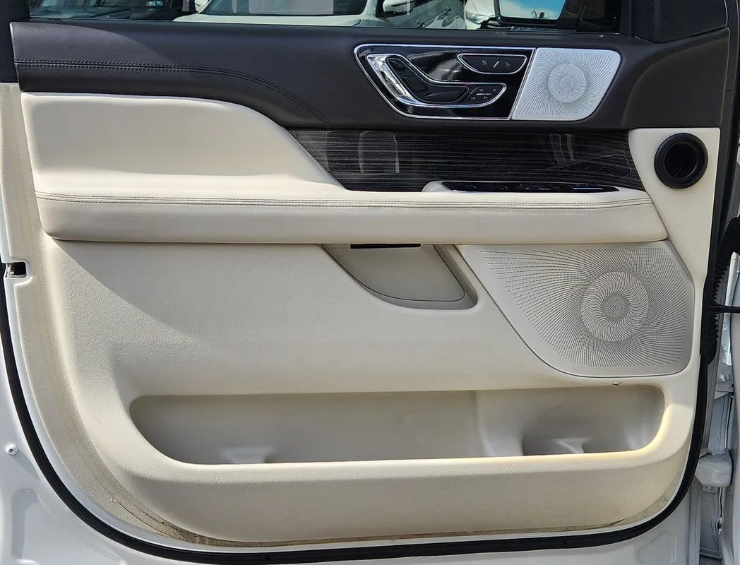 Lincoln Navigator photo 10