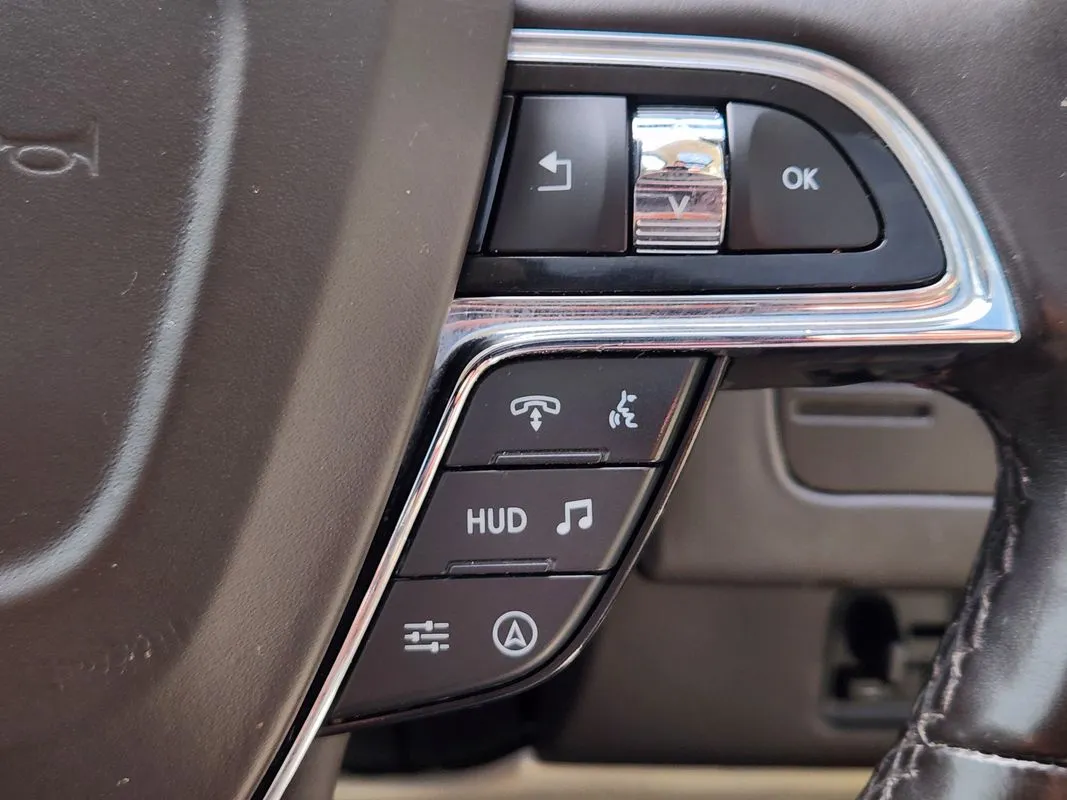 Lincoln Navigator photo 21