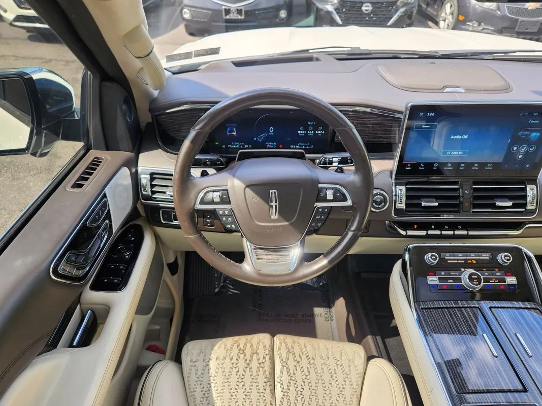Lincoln Navigator photo 20