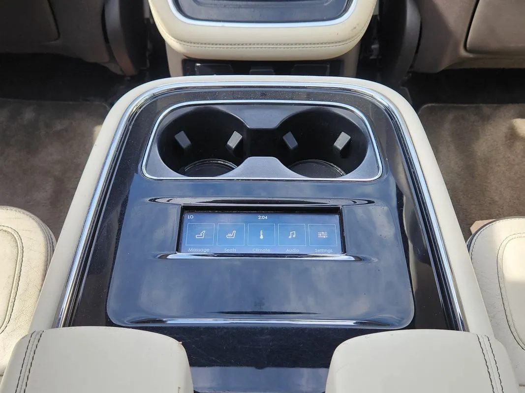 Lincoln Navigator photo 17