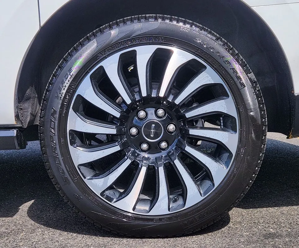 Lincoln Navigator photo 9