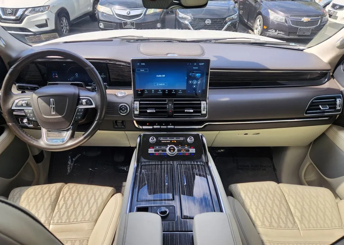 Lincoln Navigator photo 19