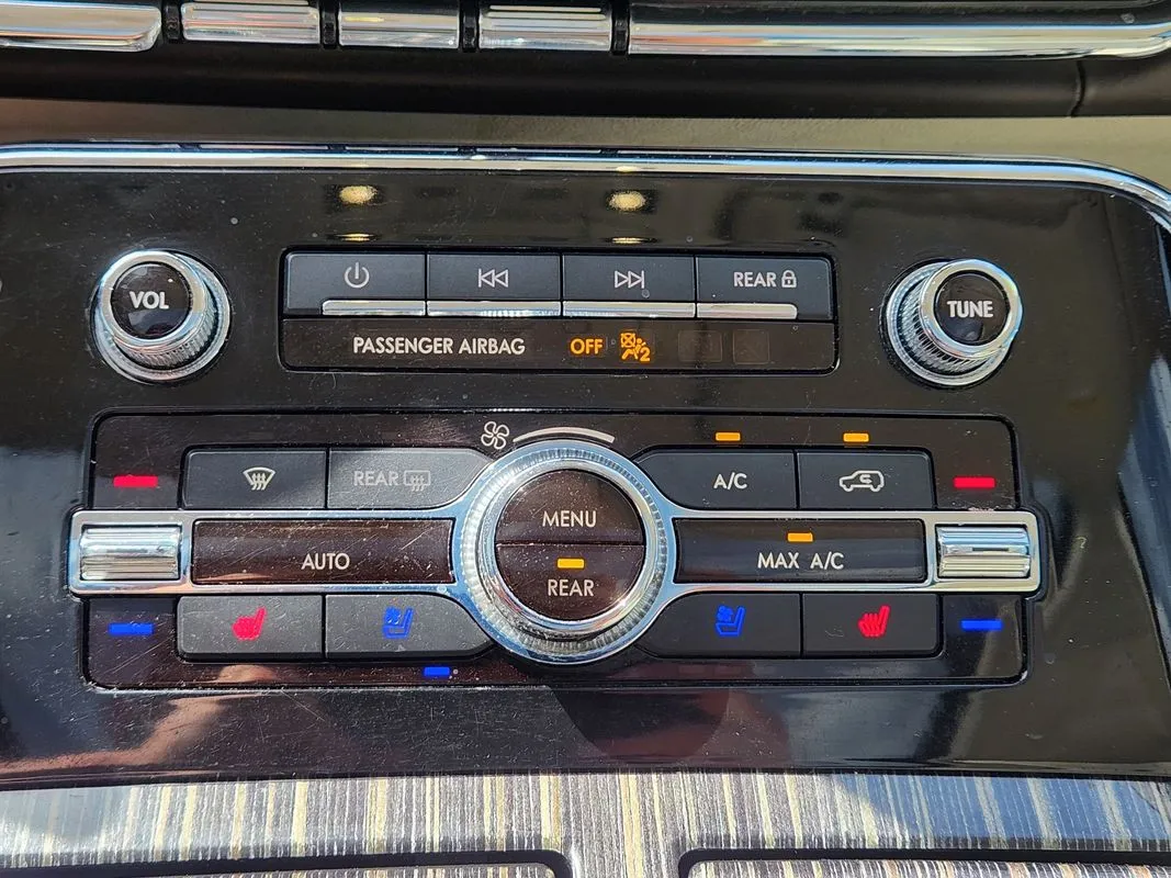 Lincoln Navigator photo 28