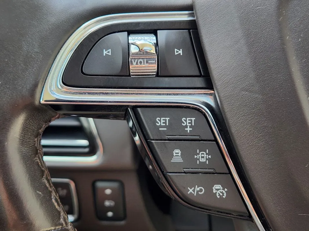 Lincoln Navigator photo 22