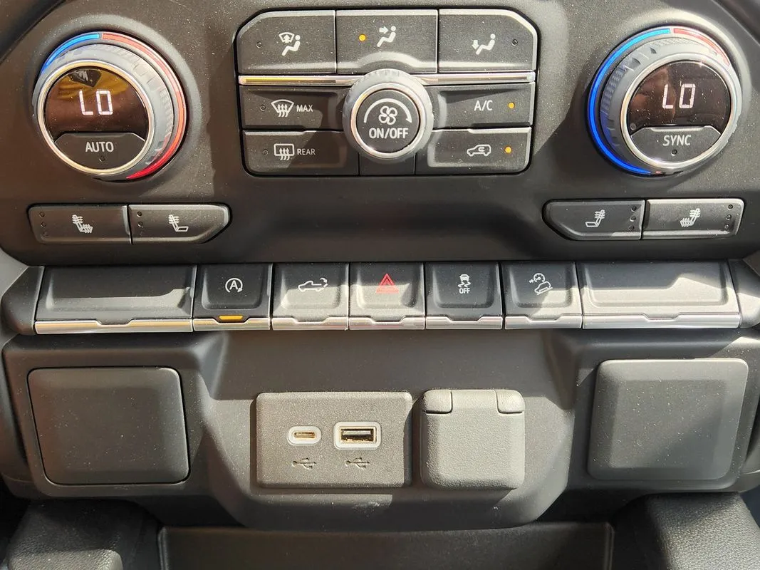 Chevrolet Silverado photo 19