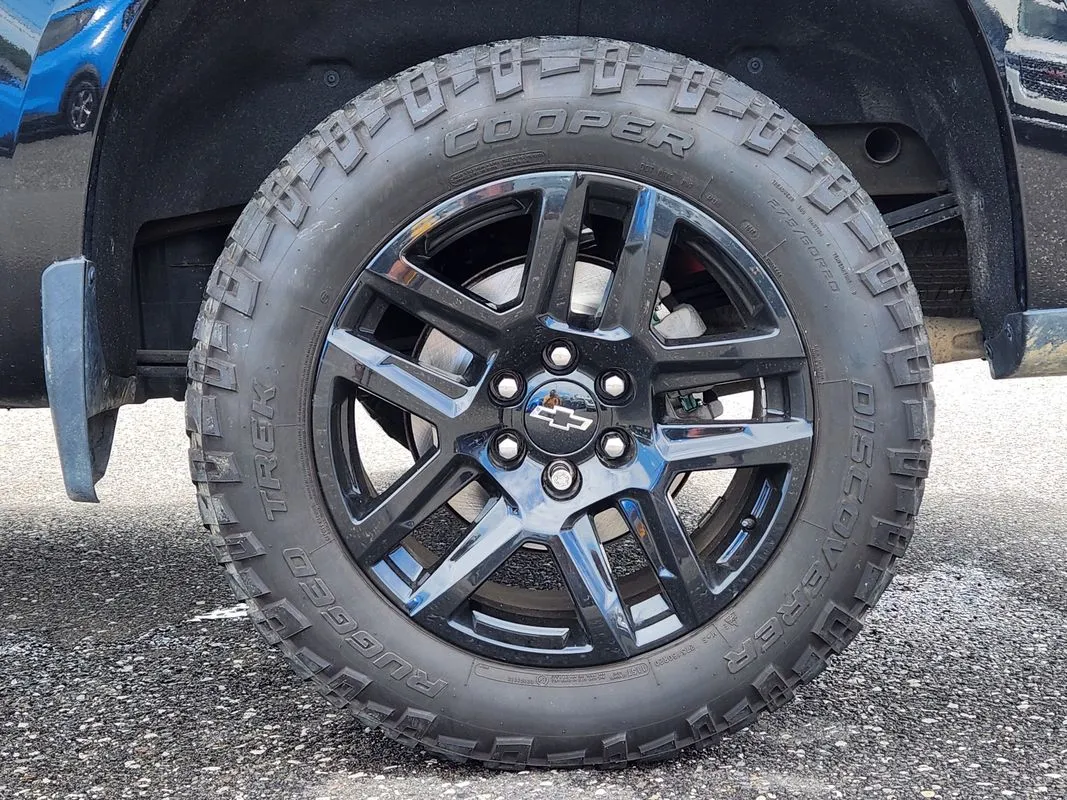 Chevrolet Silverado photo 9