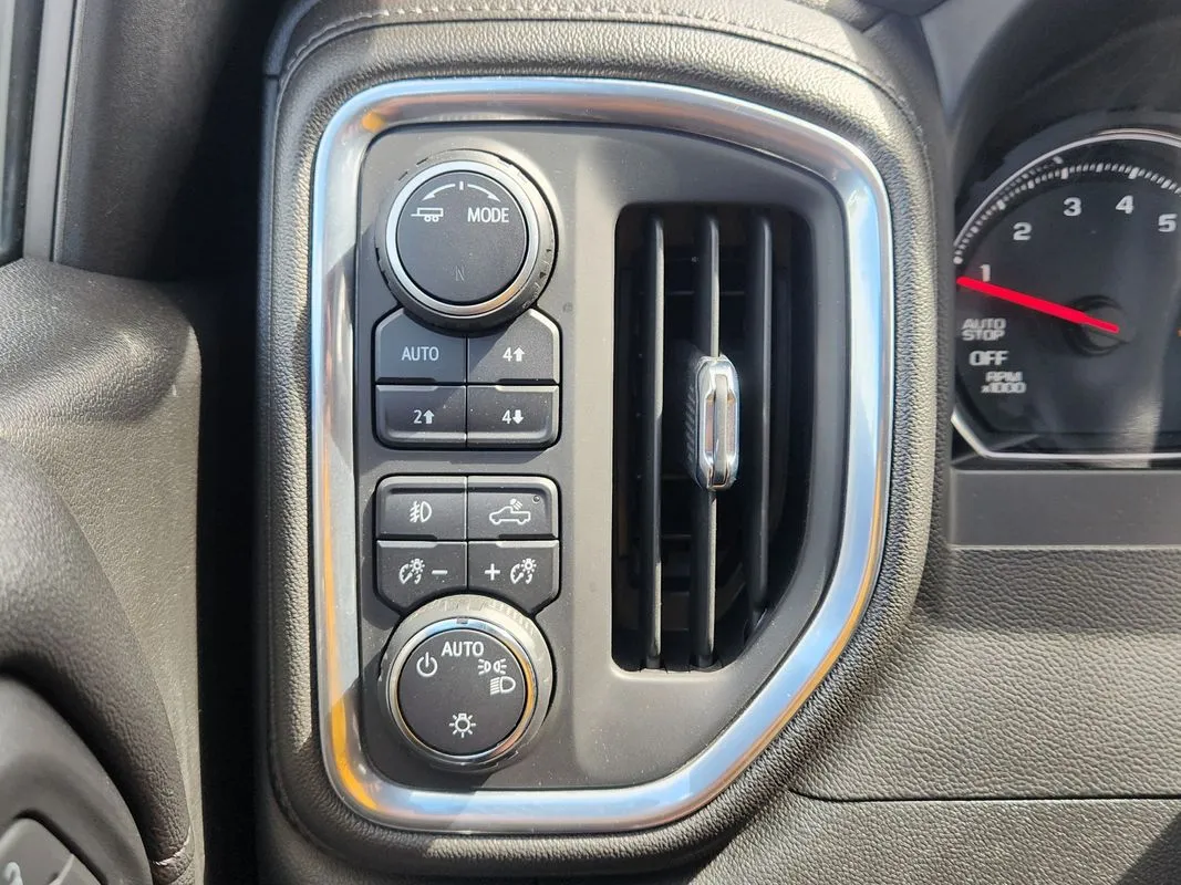 Chevrolet Silverado photo 17