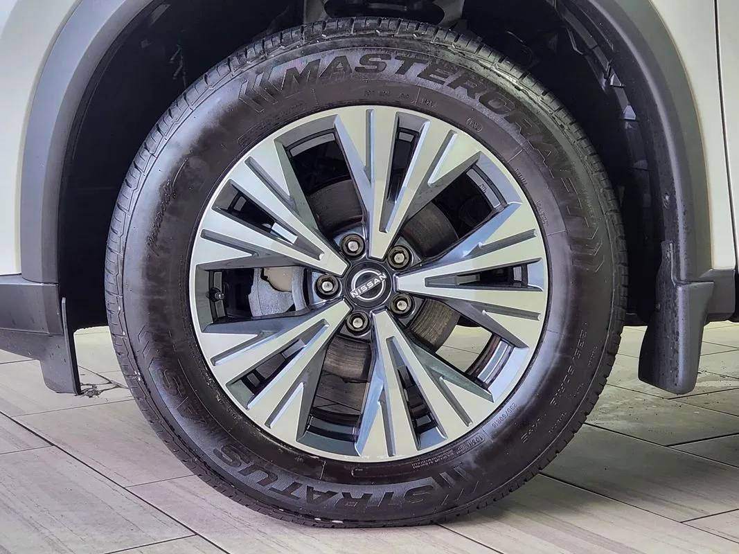 Nissan Rogue photo 9