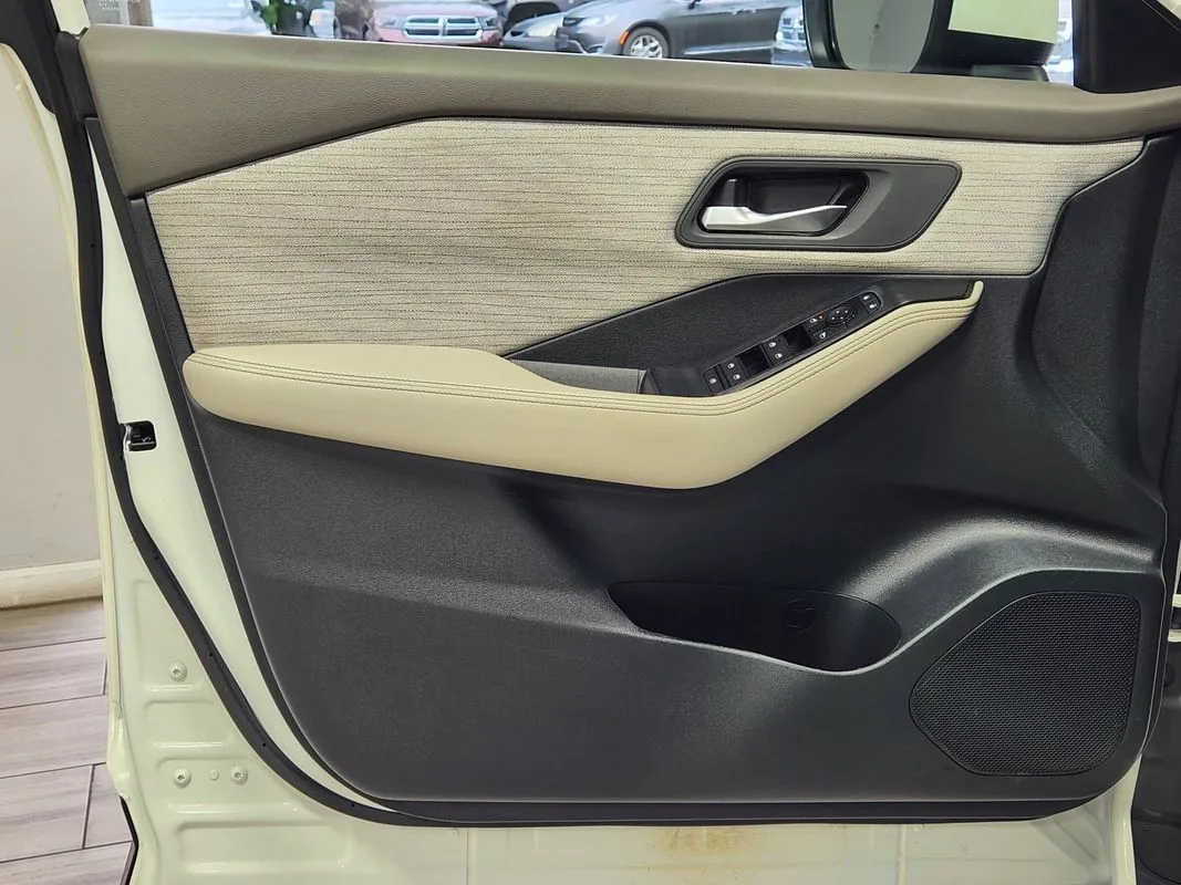 Nissan Rogue photo 10