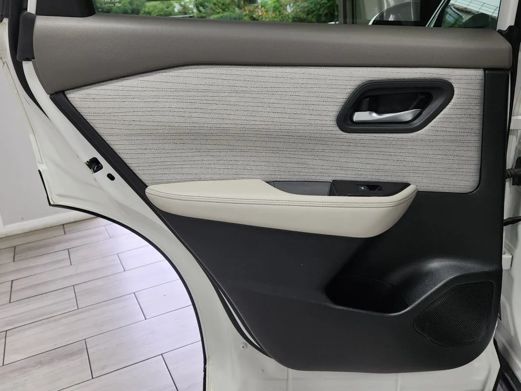 Nissan Rogue photo 12