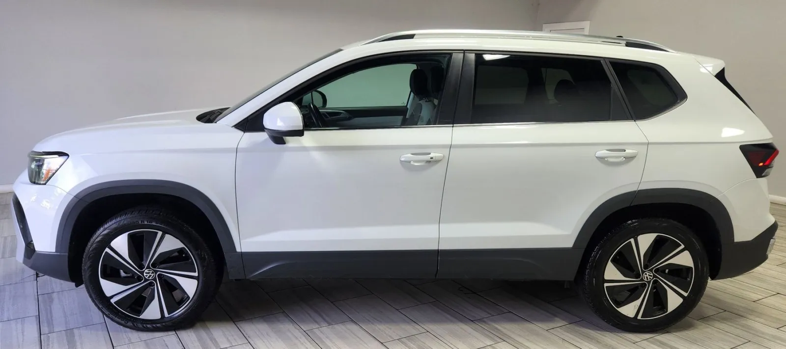 Photos of 2025 Volkswagen Taos 1.5T SE for sale in Philadelphia, PA at Torresdale Ave