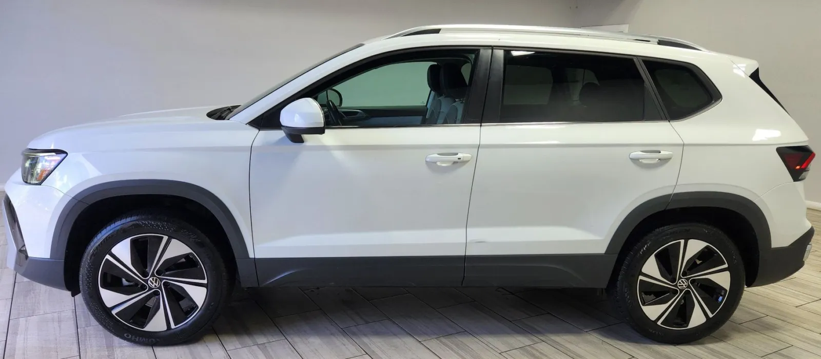 Photos of 2025 Volkswagen Taos 1.5T SE for sale in Philadelphia, PA at Torresdale Ave