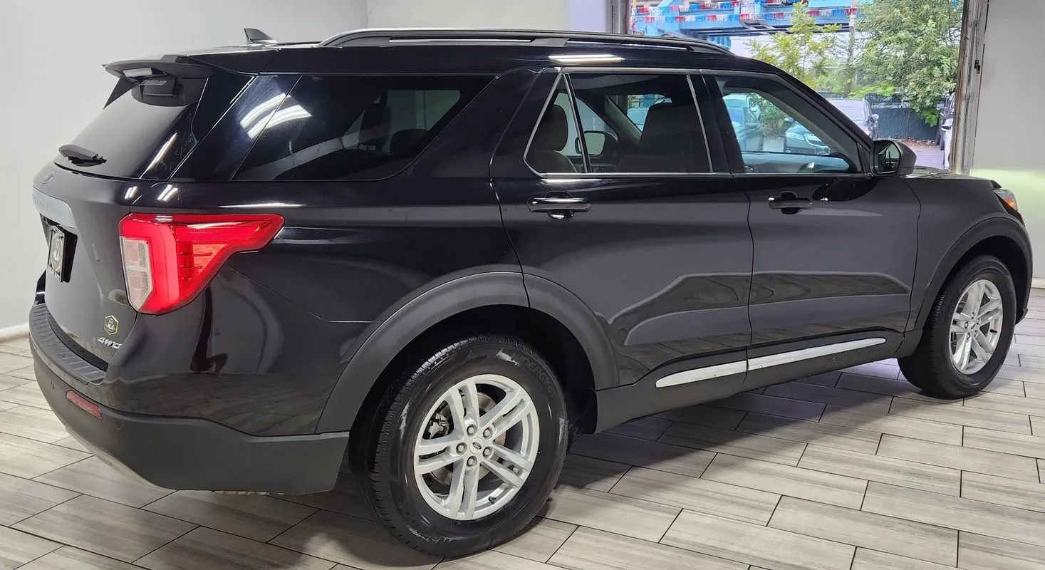 More photos of 2023 Ford Explorer XLT at Torresdale Ave, PA