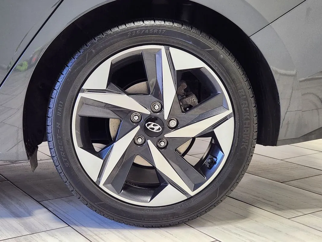 Hyundai Elantra photo 9