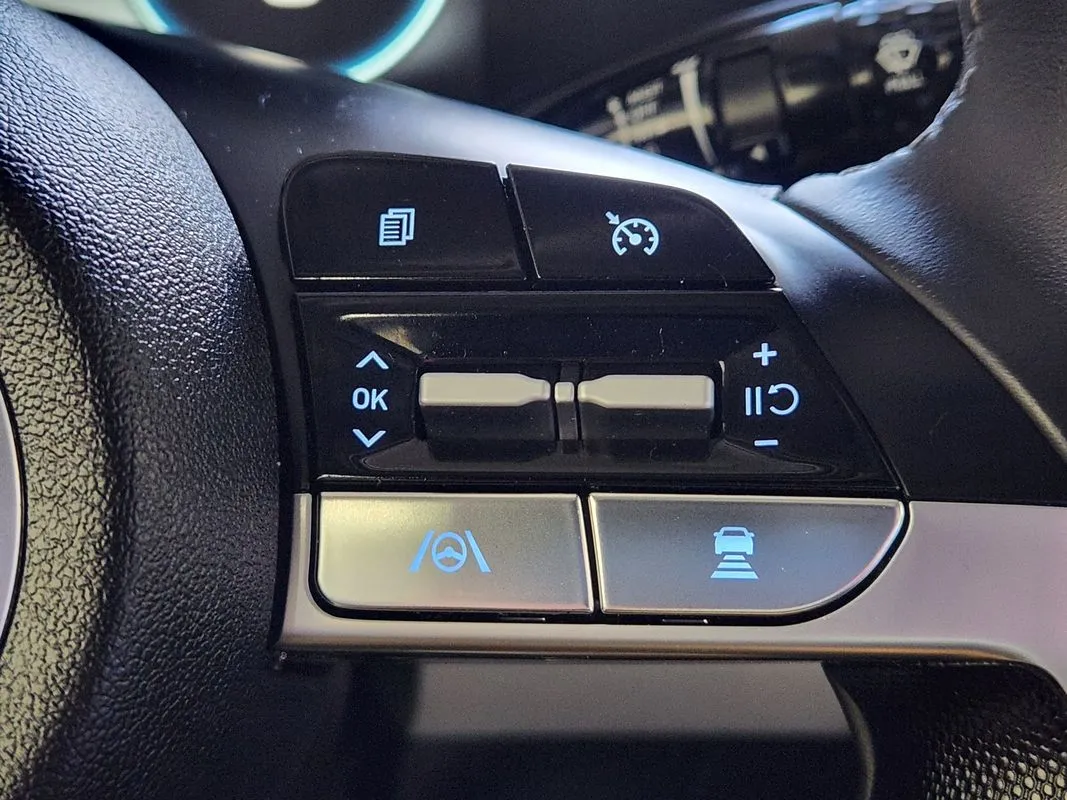 Hyundai Elantra photo 18