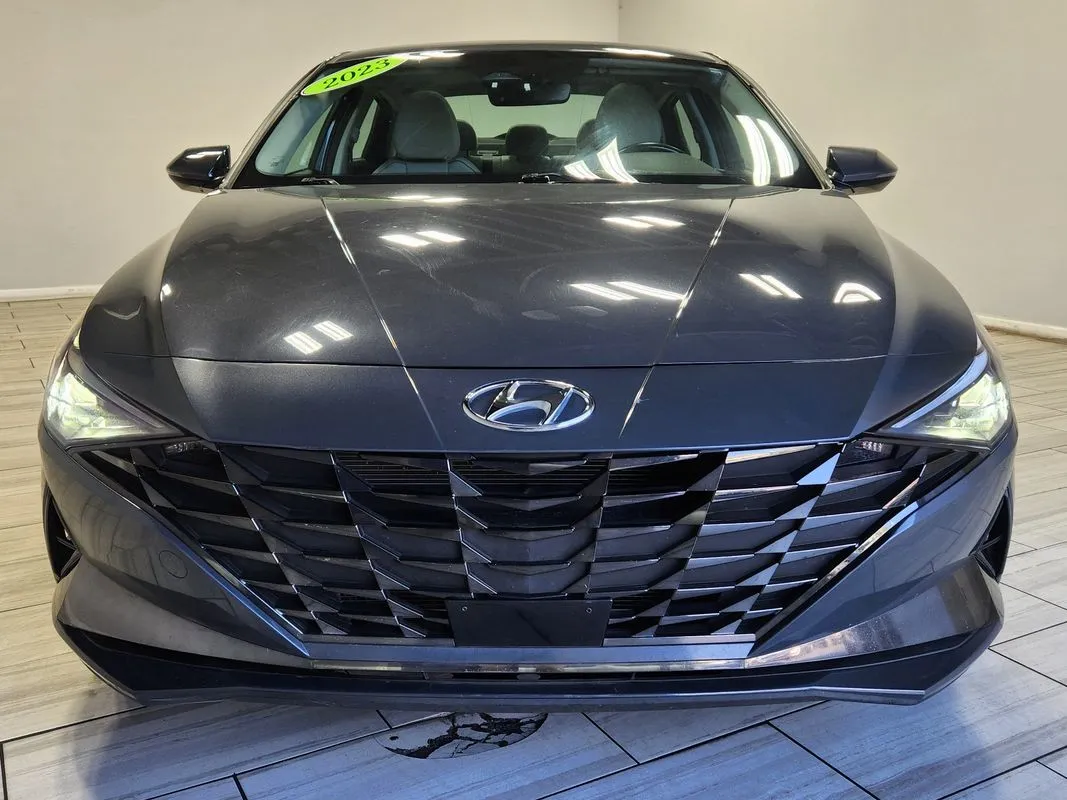 Hyundai Elantra photo 8
