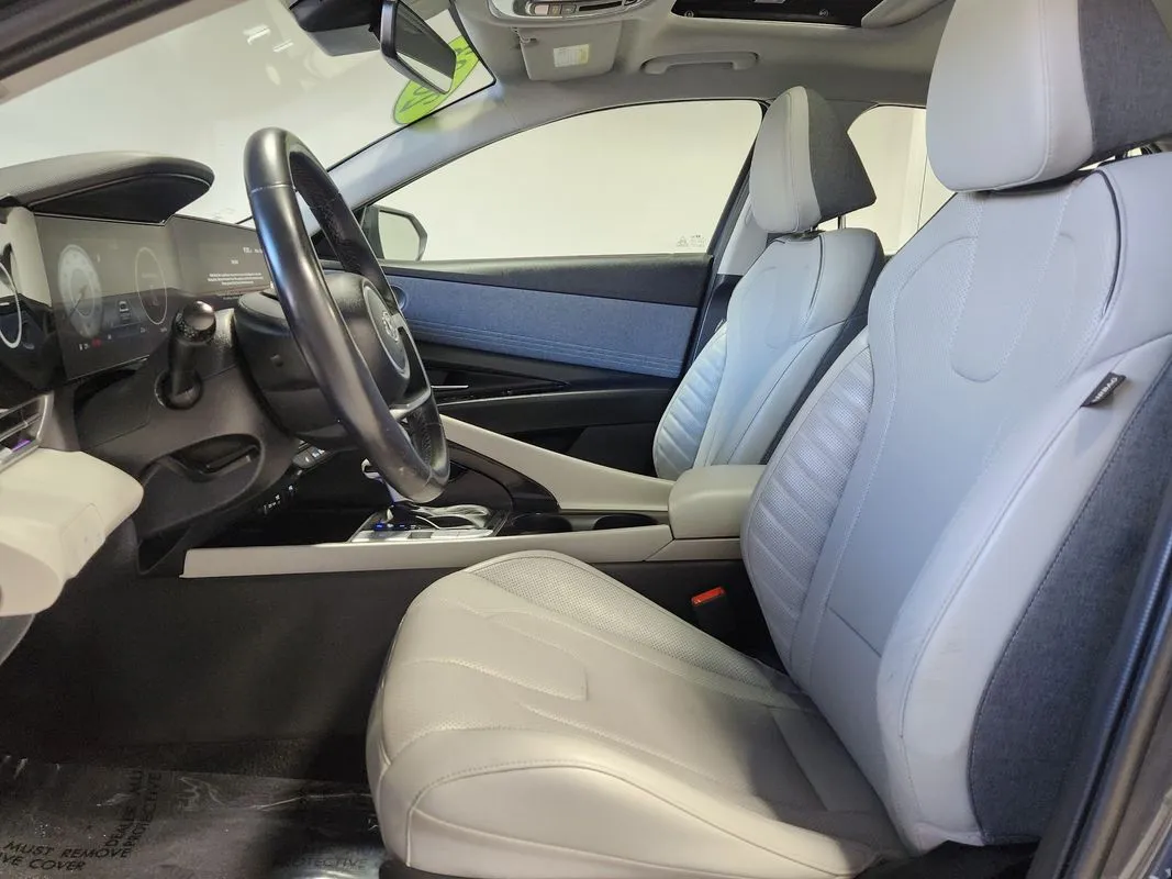 Hyundai Elantra photo 11