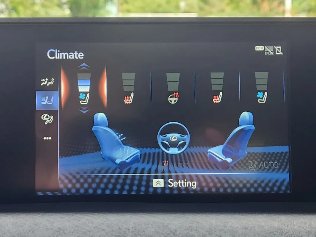 Lexus UX photo 21