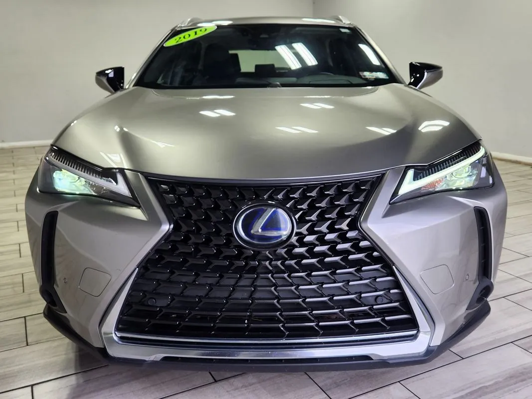 Lexus UX photo 8