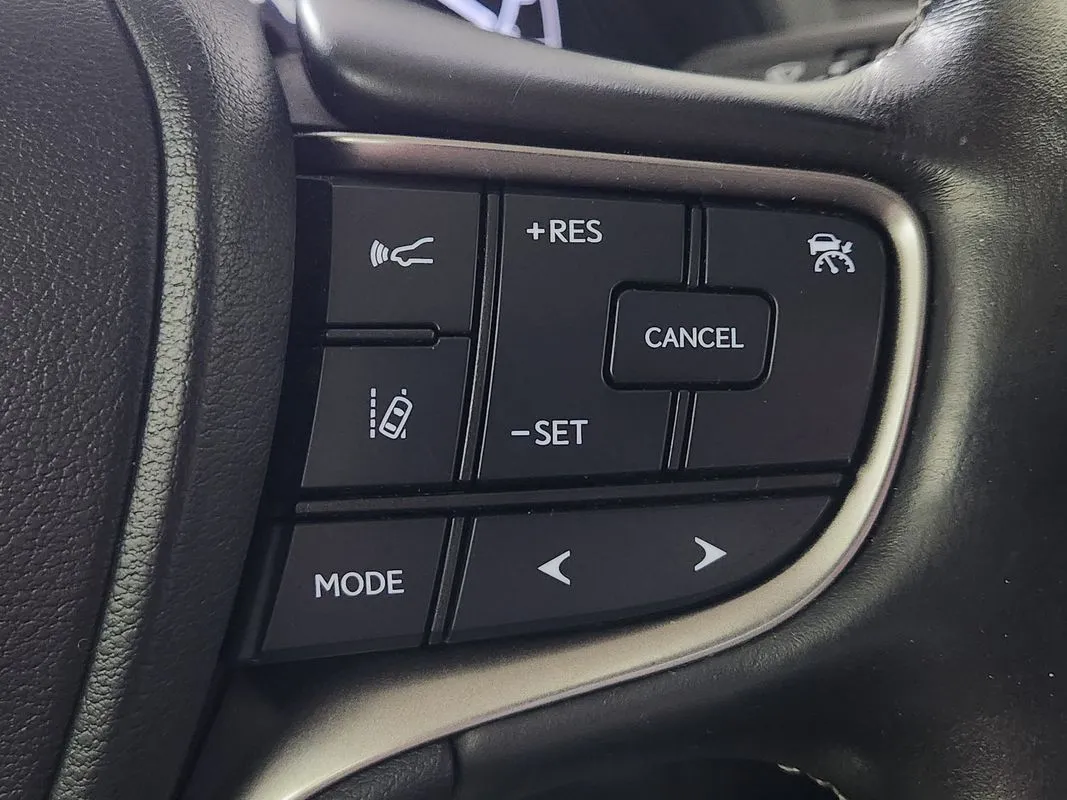Lexus UX photo 16