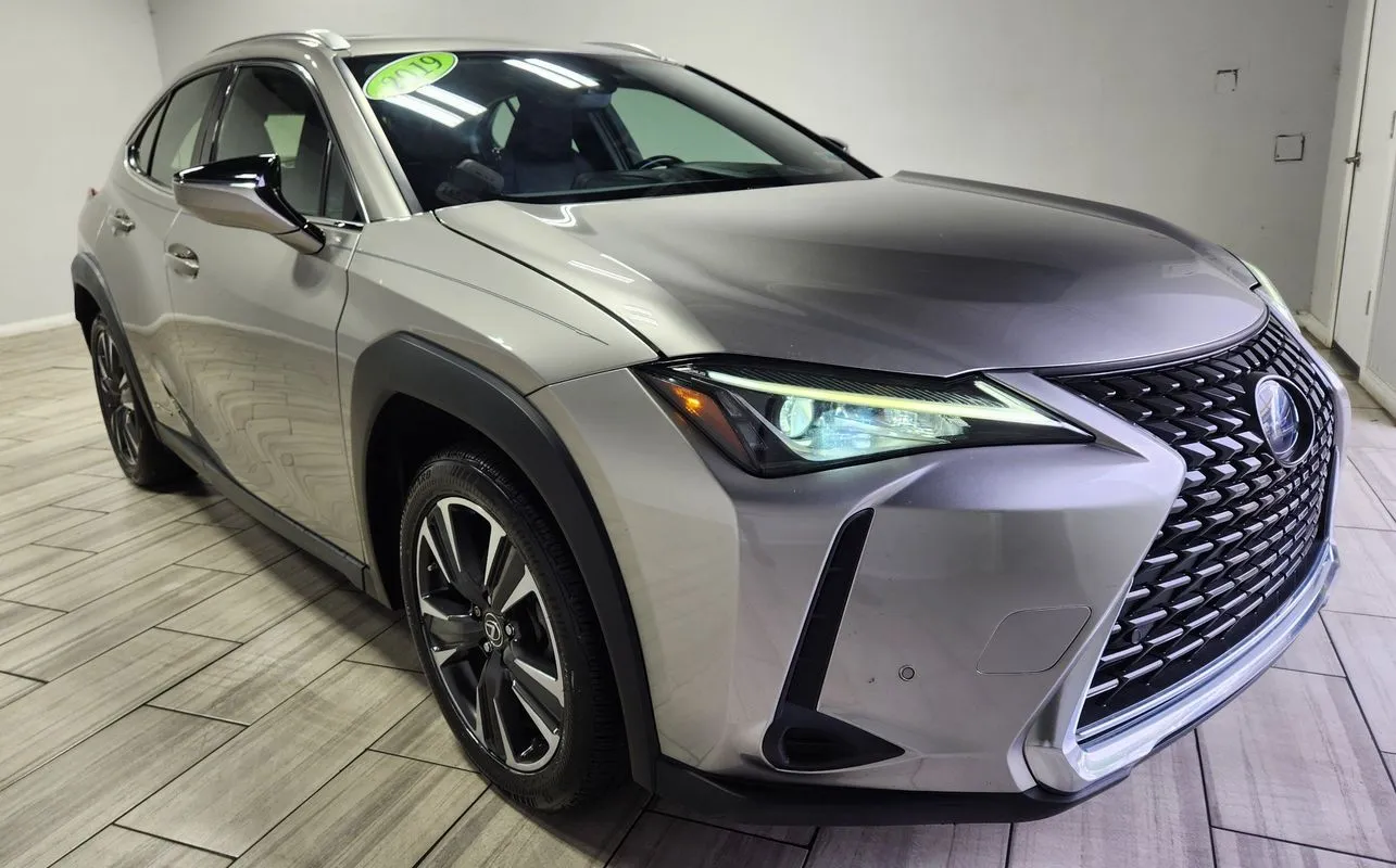 Lexus UX photo 7