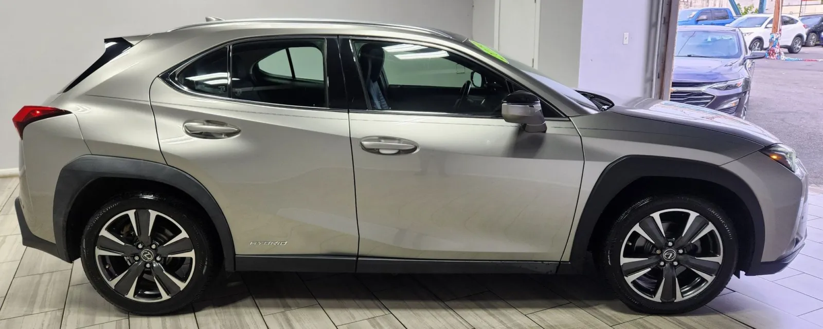 Lexus UX photo 6