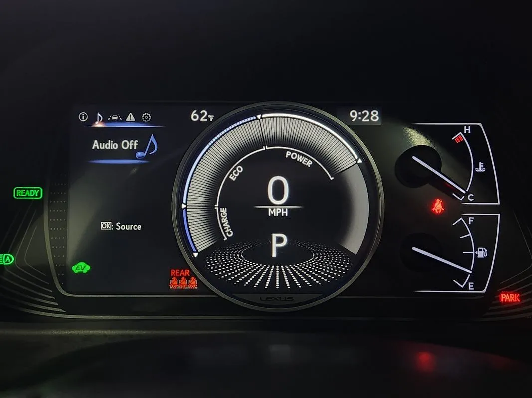 Lexus UX photo 17