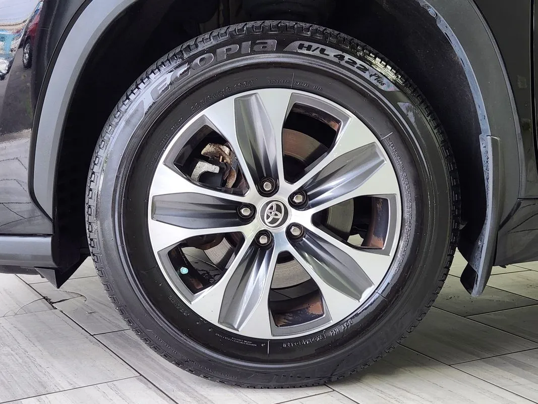 Toyota Highlander photo 9