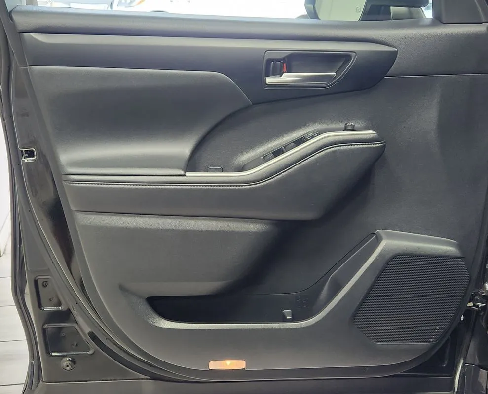 Toyota Highlander photo 10