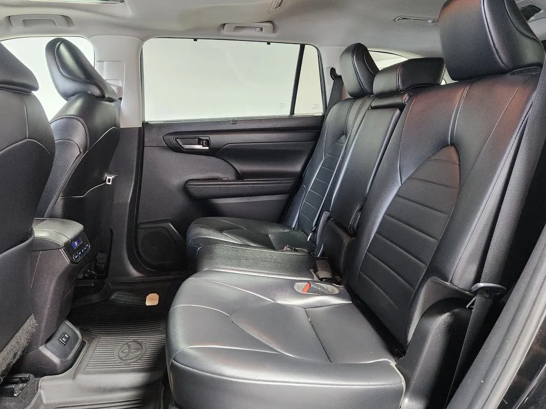 Toyota Highlander photo 13