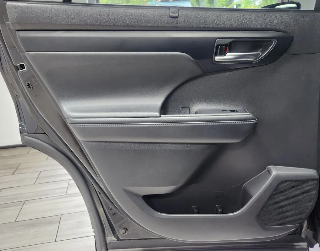 Toyota Highlander photo 12