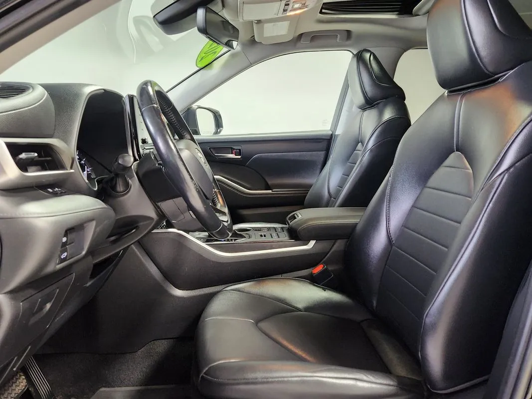 Toyota Highlander photo 11