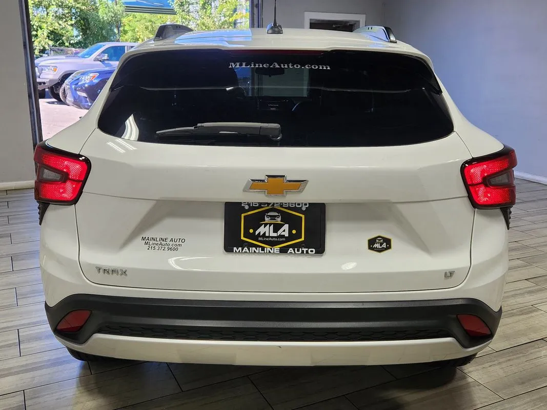 More photos of 2025 Chevrolet Trax FWD LT at Torresdale Ave, PA
