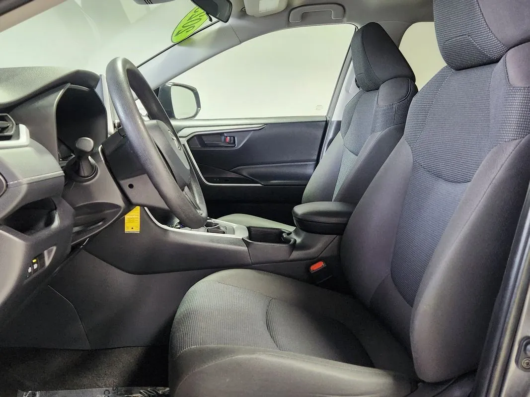 Toyota RAV4 photo 11