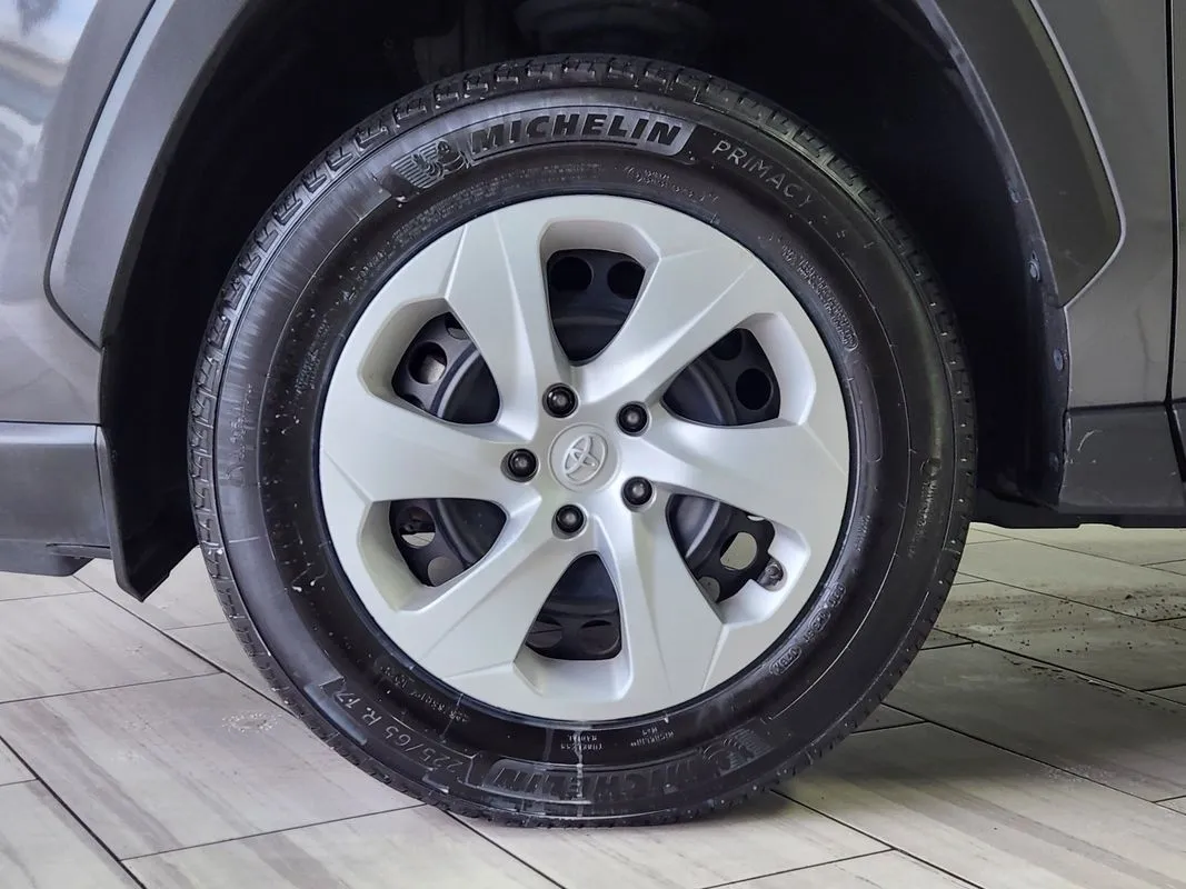 Toyota RAV4 photo 9